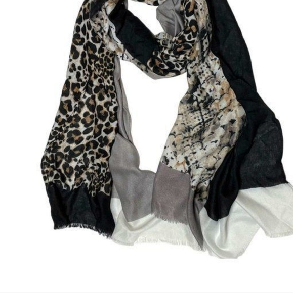 Carlos Santana Colorblocked Scarf - Picture 2 of 4